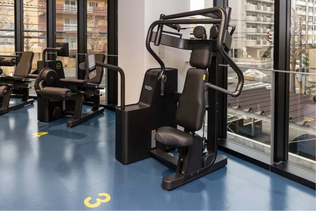 3 Chest Press 3 Chest Press